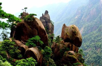 【尊品江西,五星之旅1268元】人間三清山、溶洞奇觀洪巖仙境、婺源篁嶺、夜秀夢里老家(五星尊享)三日游(每周五發(fā)班)